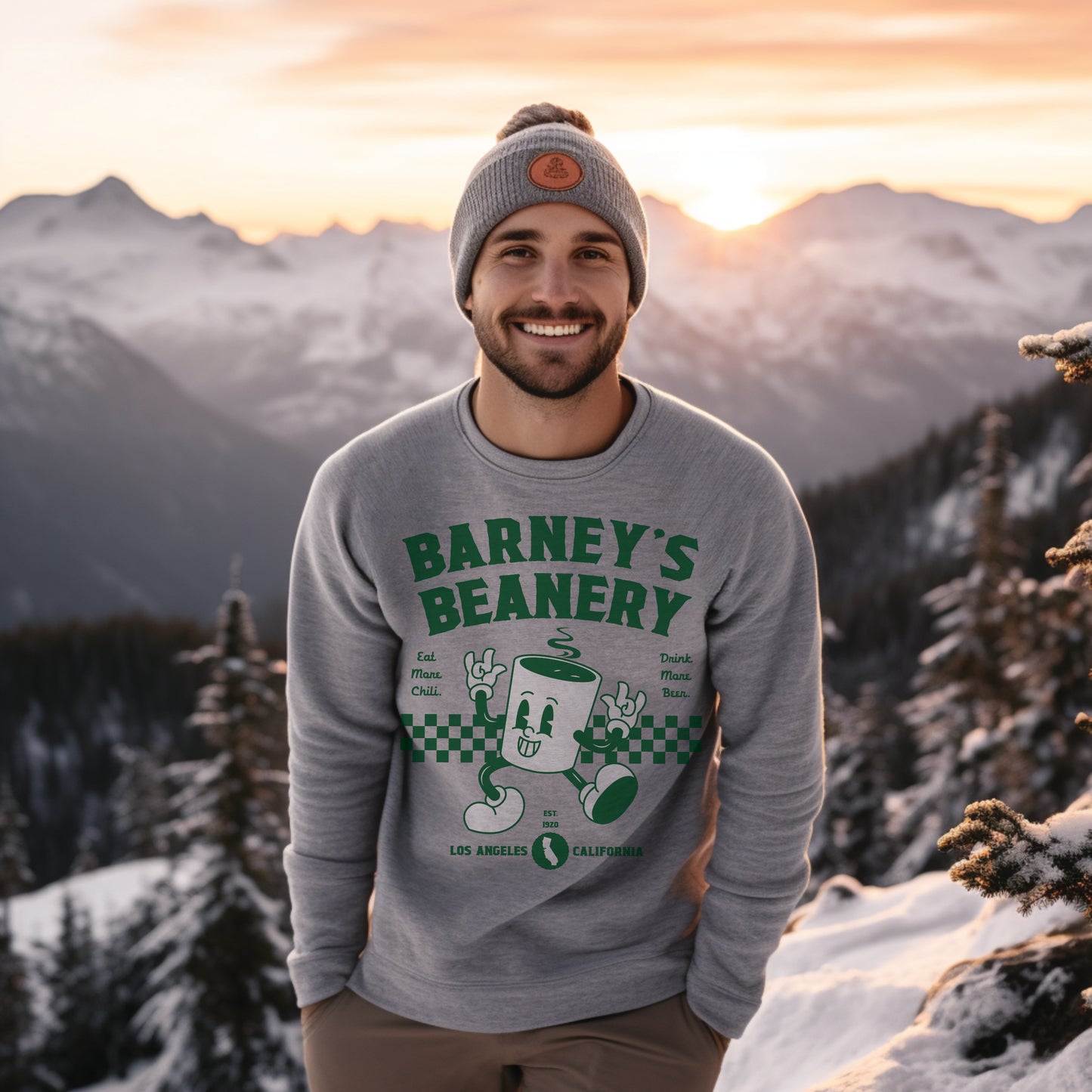 Eat More Chili. Drink More Beer. | BARNEY'S BEANERY Green - Men's Retro Graphic Sweatshirt